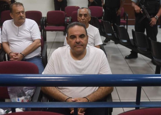 Expresidente salvadoreño Saca enfrenta juicio por corrupción