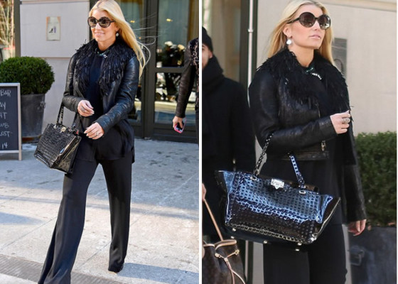 Jessica Simpson luce orgullosa su nueva figura