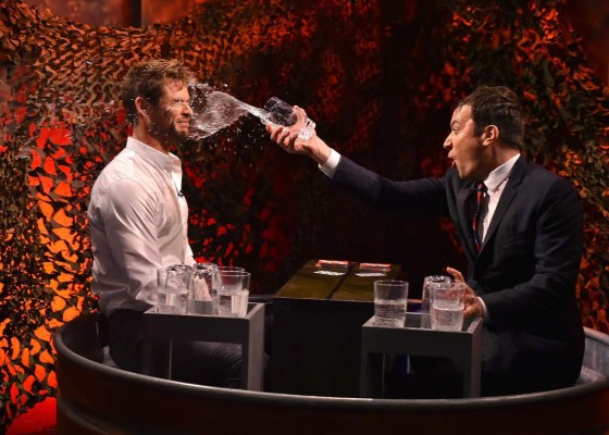Guerra de agua entre Chris Hemsworth y Jimmy Fallon