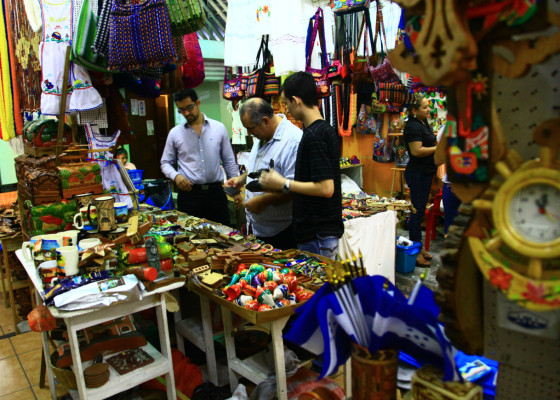 En agonía negocios de artesanías del Guamilito