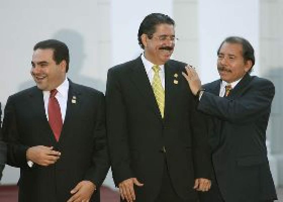 Zelaya suscribe acuerdo de unión aduanera con CA