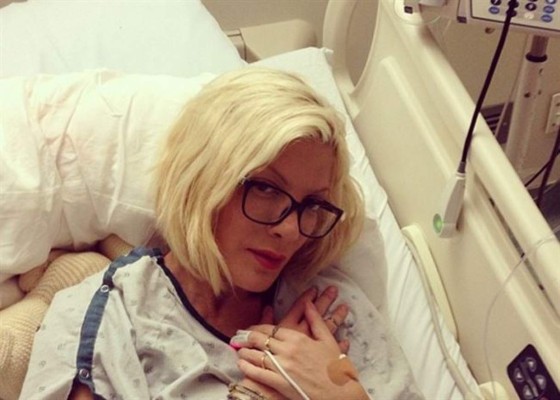 Tori Spelling estuvo en el hospital por una crisis
