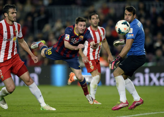Fría goleada del Barça para ponerse a un punto del Real Madrid
