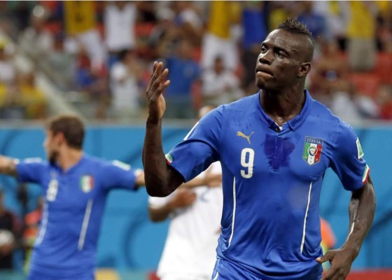 Italia se queda con el clásico mundialista gracias a Balotelli