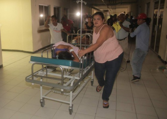 Evacúan a las pacientes de labor y parto en el Hospital Atlántida
