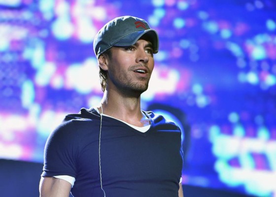 Hijo de Enrique Iglesias baila al ritmo del rap