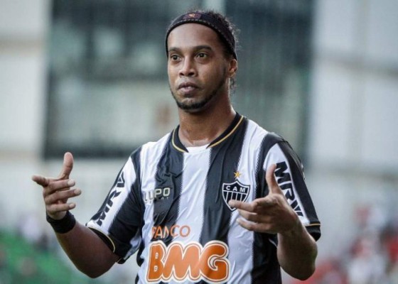 Ronaldinho ficha por dos temporadas con el Querétaro de México