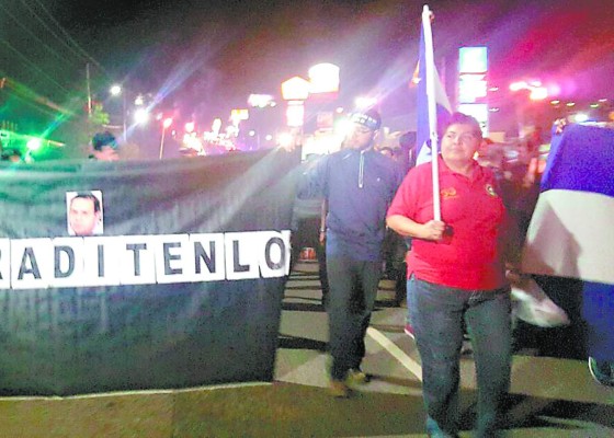 Indignados salen a las calles capitalinas a exigir extradición de Rafael Callejas