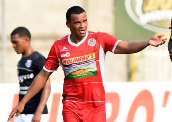 Rony Martínez presume de marcarle gol a toda la Liga Nacional