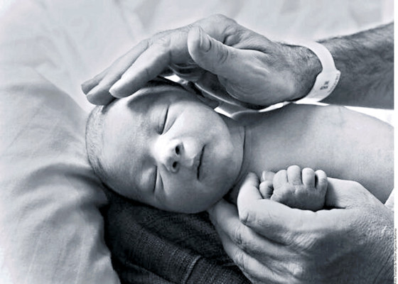 Simon Cowell muestra a su hijo