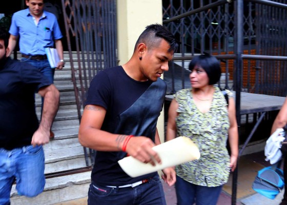 Denuncian a Mario Martínez por no pagar alimentos