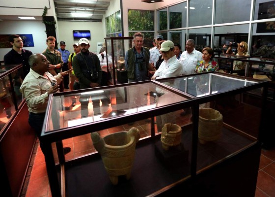 Juan Orlando Hernández inaugura un Centro de Investigación Arqueológica