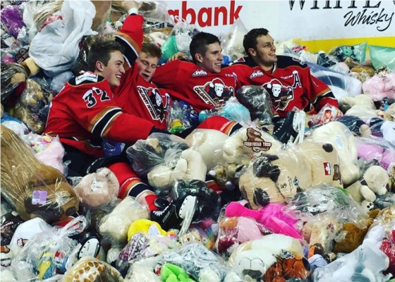 Foto cortesía #TeddyBearToss #teddyconfettiyyc
