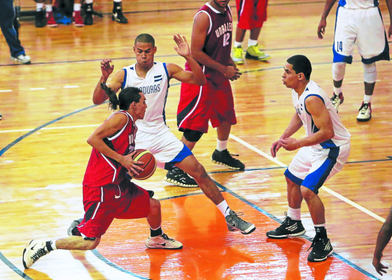 La natación comienza a dar medallas a Honduras