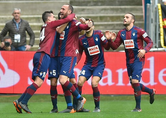 Eibar's Spanish defender Ivan Ramis (2ndL) celebrates with teammates after scoring a goal during the Spanish league football match between Eibar and Real Madrid at the Ipurua stadium in Eibar on March 10, 2018. / AFP PHOTO / ANDER GILLENEA