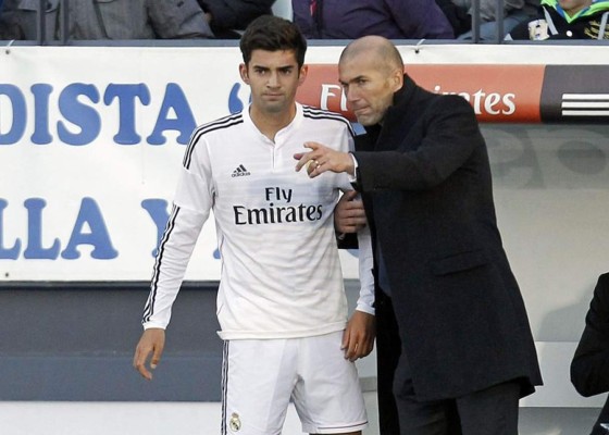 Zidane hace debutar a su hijo Enzo en el filial del Real Madrid