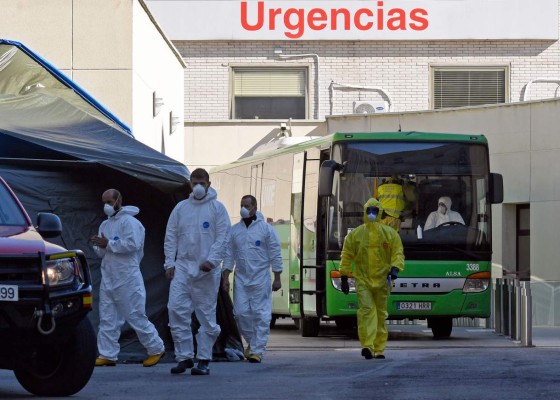 España suspenderá confinamiento en 20 días tras descenso en número de muertos