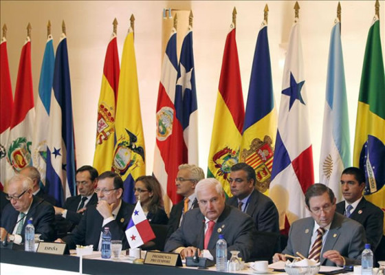 Rajoy inicia su agenda en Panamá en reunión con líderes de CA