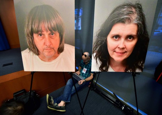 Cadena perpetua para padres de la 'casa del horror' de California