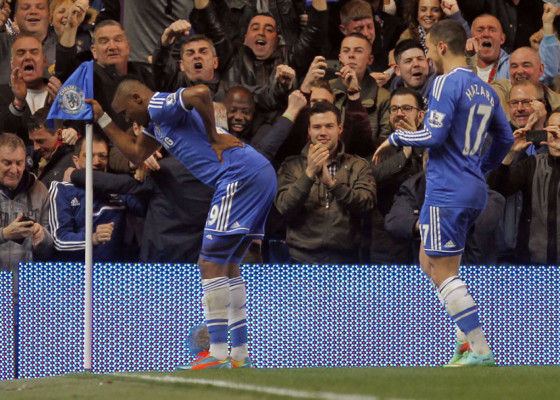 Video: Eto'o responde a Mourinho celebrando gol como anciano