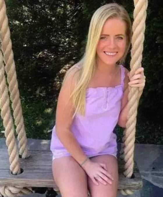 'Ayer nos visitó la Policía de Sunset Hills que nos comunicó que nuestra preciosa Alexandria (Ally) Kostial fue víctima de un homicidio', informó el padre de la joven Keith Kostial.