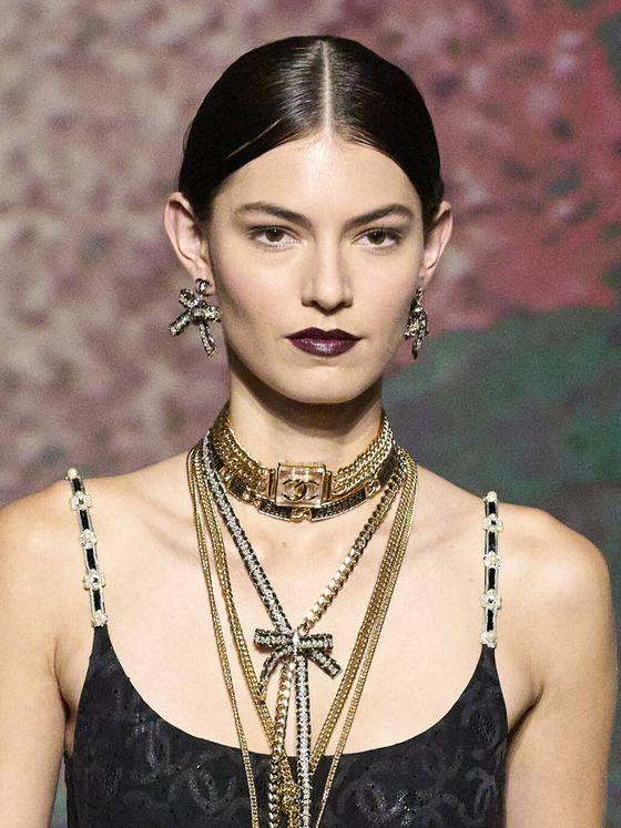 El maquillaje dark de los años 20 está de moda