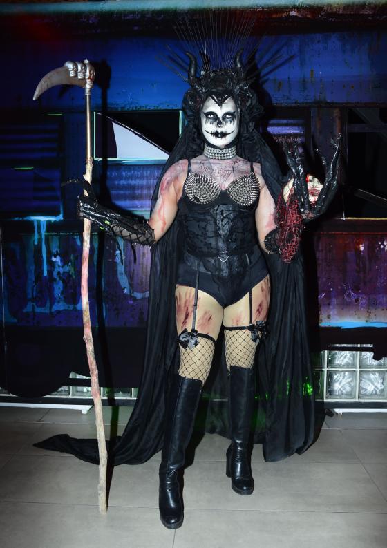 Uno de los trajes más impactantes de los asistentes, representado por Aylin Turcios.