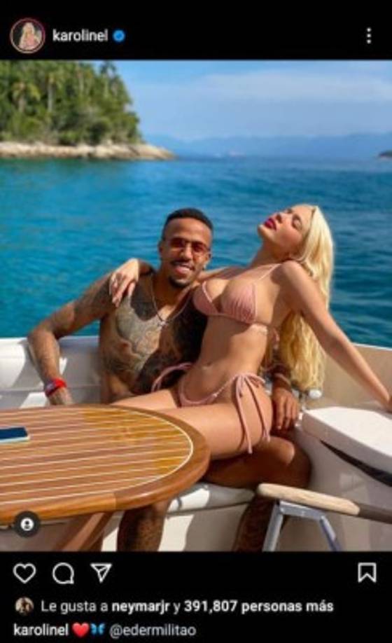 La modelo Karoline Lima sorprendió a propios y extraños al informar que comenzó a salir con el defensor brasileño Éder Militao que milita en el Real Madrid.