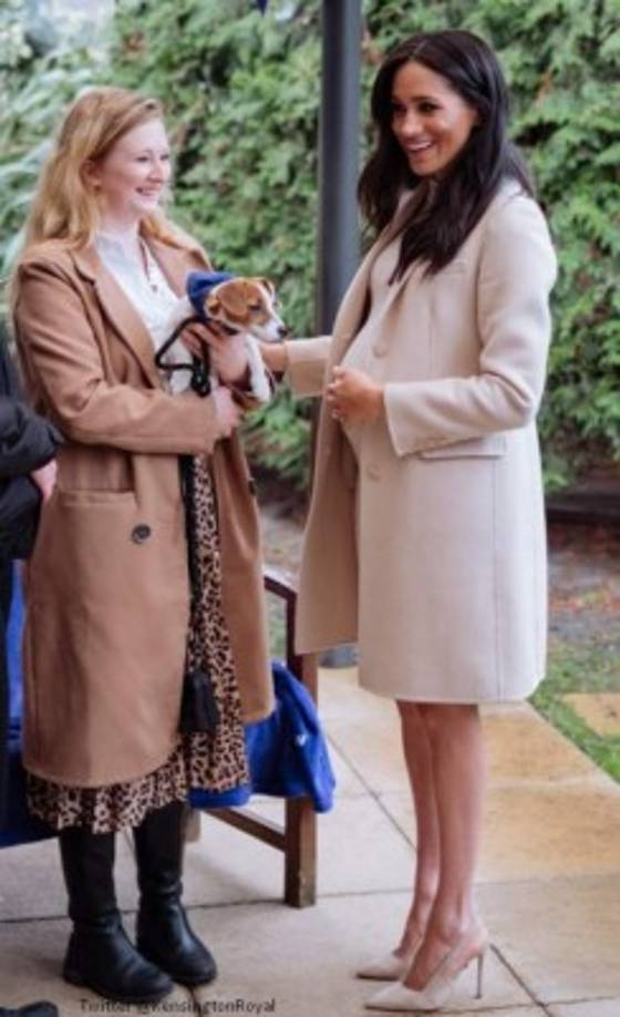 Meghan dedicó tiempo a recorrer las instalaciones, a reunirse con miembros de la comunidad y con animales que se han beneficiado directamente del trabajo de la organización benéfica.