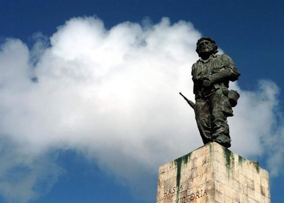Cuba: Casi 375,000 personas visitaron los restos del 'Che' Guevara en 2016