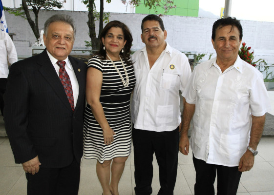 Erdulfo Laínez es homenajeado por Banco del País