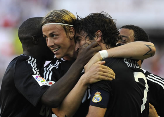 Raúl da vida al Madrid