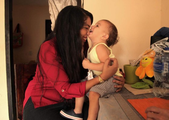 Una madre que recorre Honduras manejando su propio camión