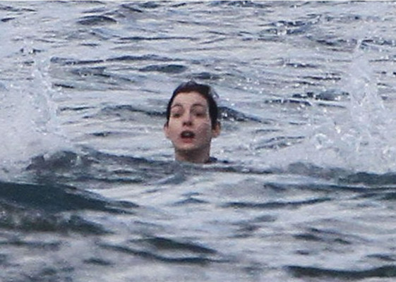 Fotos: Anne Hathaway casi muere ahogada