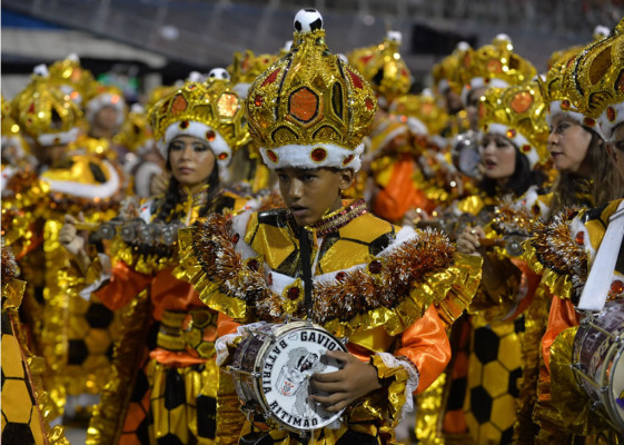 Ronaldo se gradúa de astro de carnaval en Sao Paulo