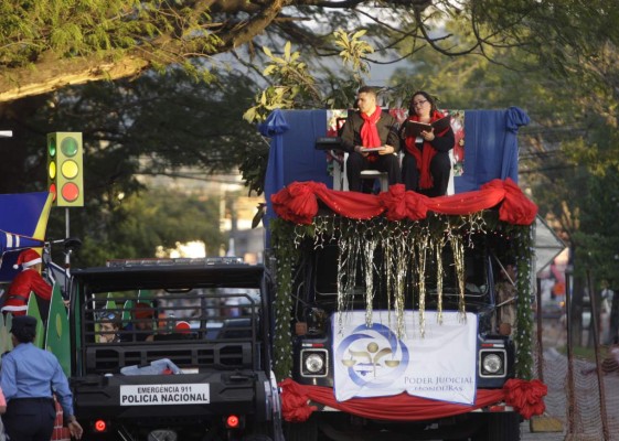 Calles de Tegucigalpa se llenan de color y alegría con la Navidad Catracha