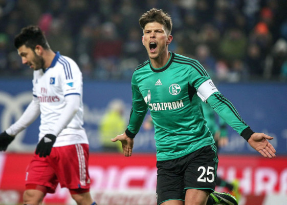 Huntelaar y Farfán impulsan al Schalke 04