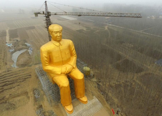 China erige una estatua gigante de Mao Tse Tung