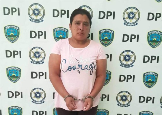 Madre es detenida por consentir violación de hijo mayor a su propio hermano