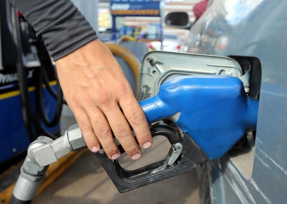 Precios de gasolinas subirán unos centavos