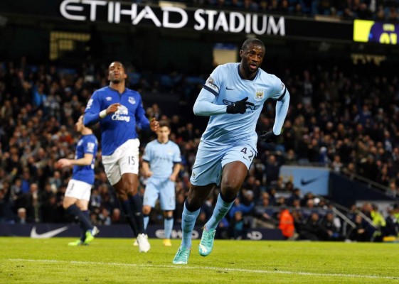 Manchester City vence al Everton y recorta la distancia con el Chelsea