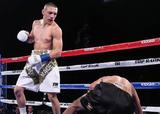 Boxeador hondureño Teófimo López hace sufrir a mexicano en Nueva York