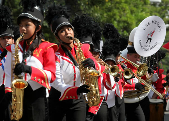 Colorida fiesta cívica en honor a Honduras