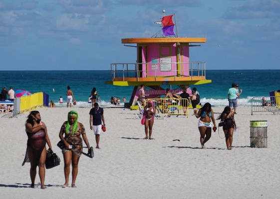 Miami se olvida de la pandemia con un spring break sin mascarillas