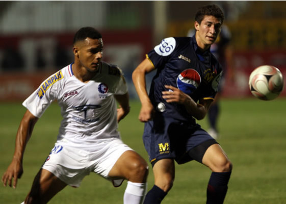 Olimpia recupera la cima