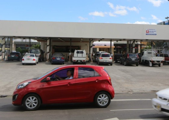 Actividad económica registra desaceleración de 2.1%