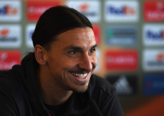 Ibrahimovic: 'Podría quedarme una segunda temporada en el United'