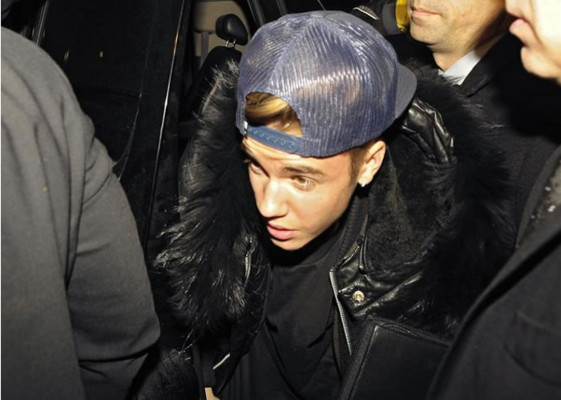 Justin Bieber promociona video mientras estaba detenido