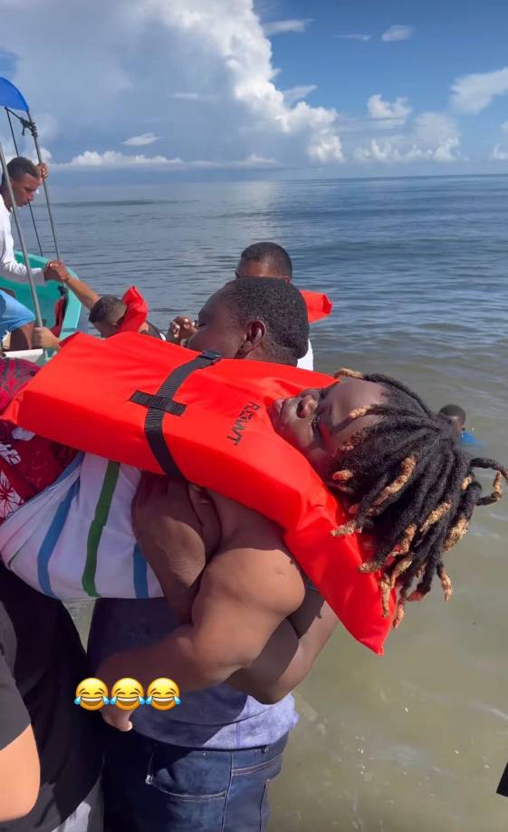 Cabe destacar, que dentro del viaje marítimo todos los tripulantes contaban con su chaleco salvavidas, una de las primeras medidas que se debe tomar siempre al emprender un viaje mar adentro.