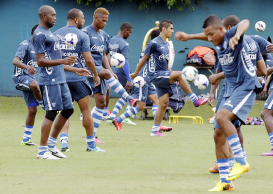 Selección de Honduras saldrá con un equipo ofensivo contra México